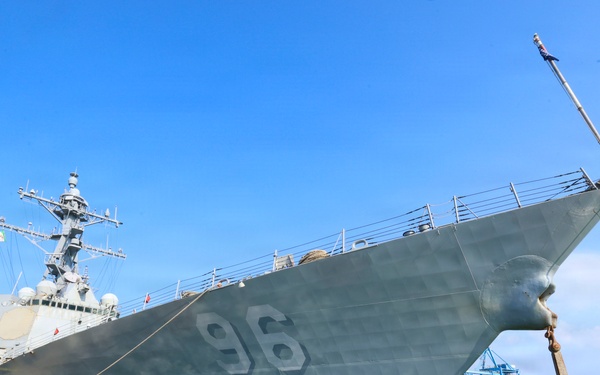 USS Bainbridge (DDG96) Arrives in Italy For Mid-Deployment Voyage Repairs