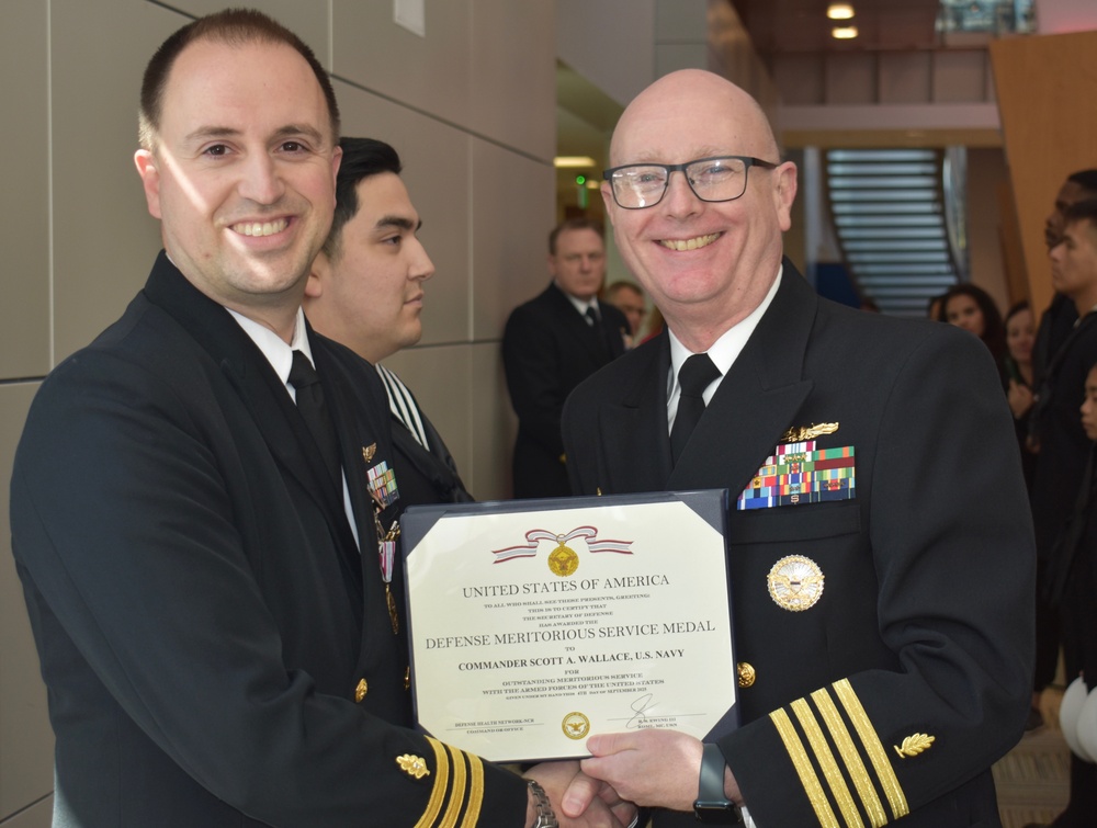 Commander Scott Wallace Receives Defense Meritorious Service Medal