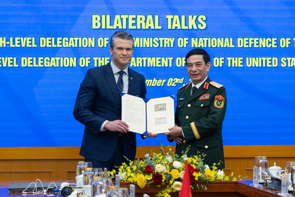 SW Hegseth Meets With Vietnamese Senior Leaders