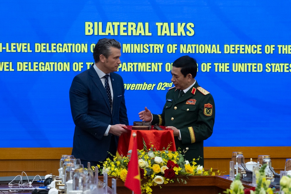 SW Hegseth Meets With Vietnamese Senior Leaders