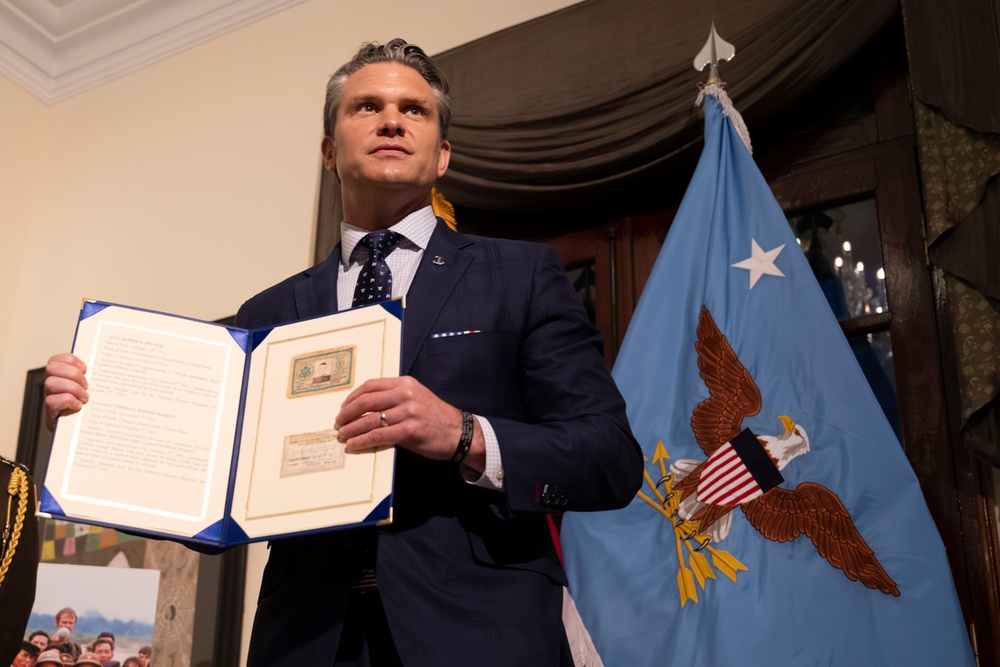 SW Hegseth Meets With Vietnamese Senior Leaders