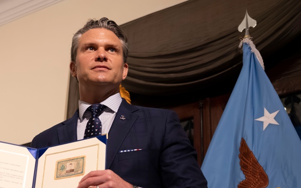 SW Hegseth Meets With Vietnamese Senior Leaders