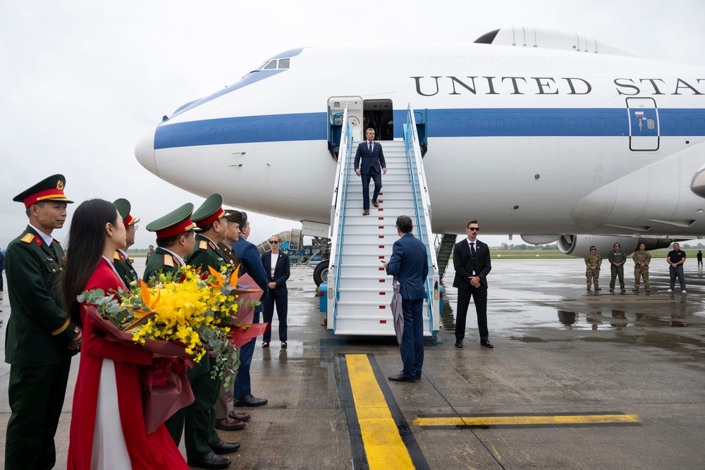 SW Hegseth Meets With Vietnamese Senior Leaders