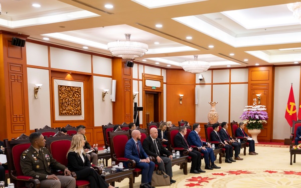 SW Hegseth Meets With Vietnamese Senior Leaders