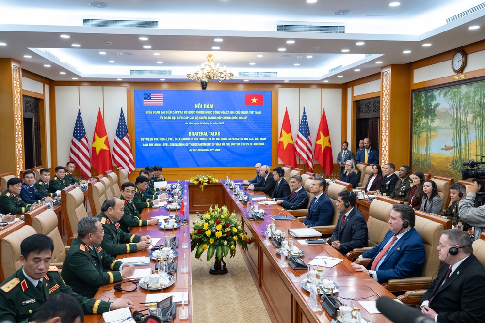 SW Hegseth Meets With Vietnamese Senior Leaders