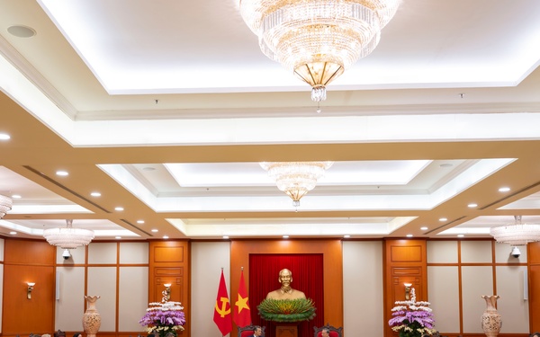 SW Hegseth Meets With Vietnamese Senior Leaders