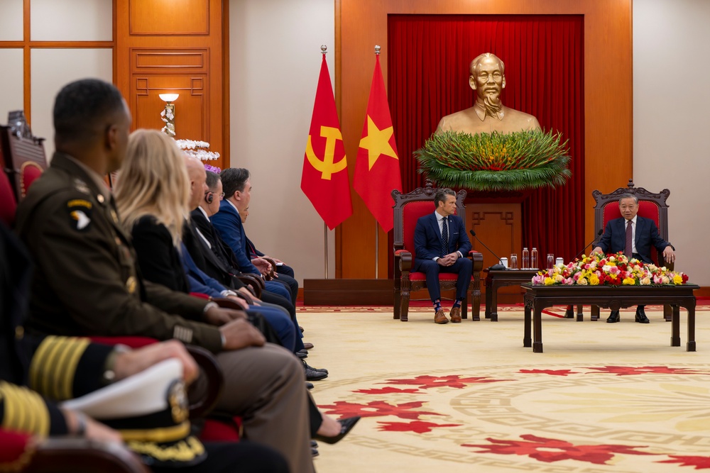SW Hegseth Meets With Vietnamese Senior Leaders