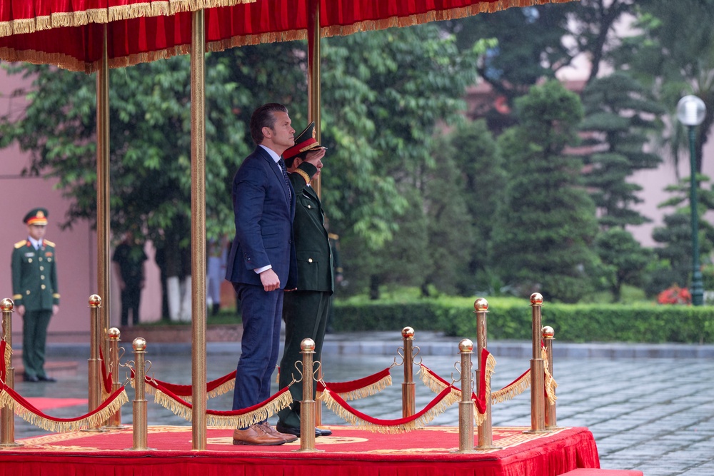 SW Hegseth Meets With Vietnamese Senior Leaders