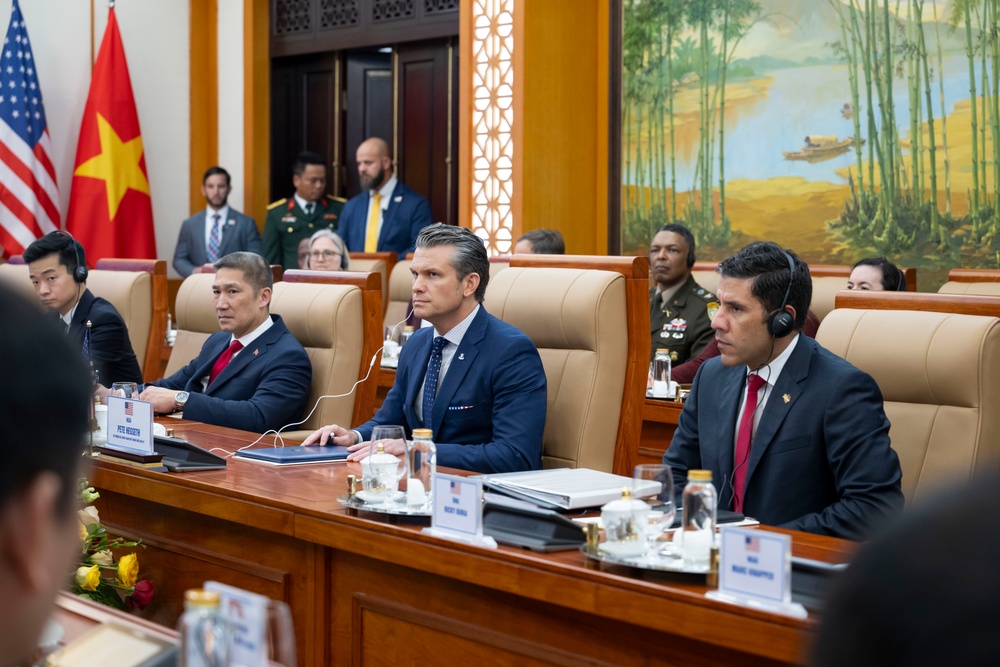 SW Hegseth Meets With Vietnamese Senior Leaders