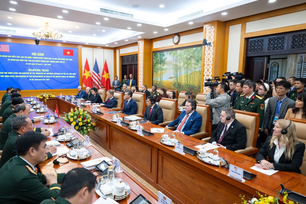 SW Hegseth Meets With Vietnamese Senior Leaders