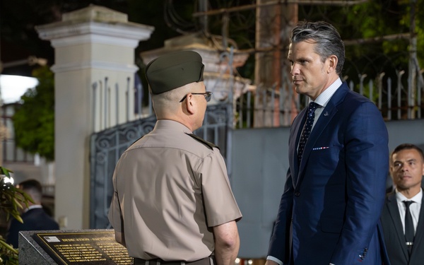 SW Hegseth Meets With Vietnamese Senior Leaders