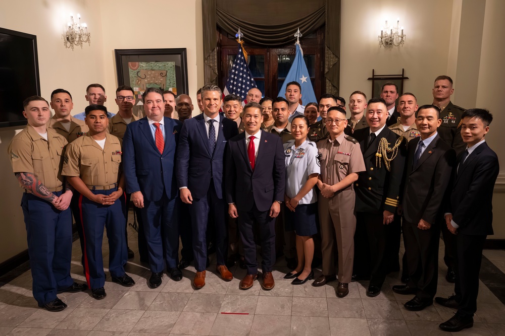 SW Hegseth Meets With Vietnamese Senior Leaders
