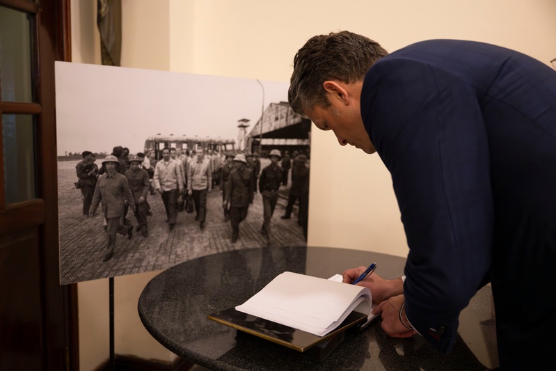 SW Hegseth Meets With Vietnamese Senior Leaders