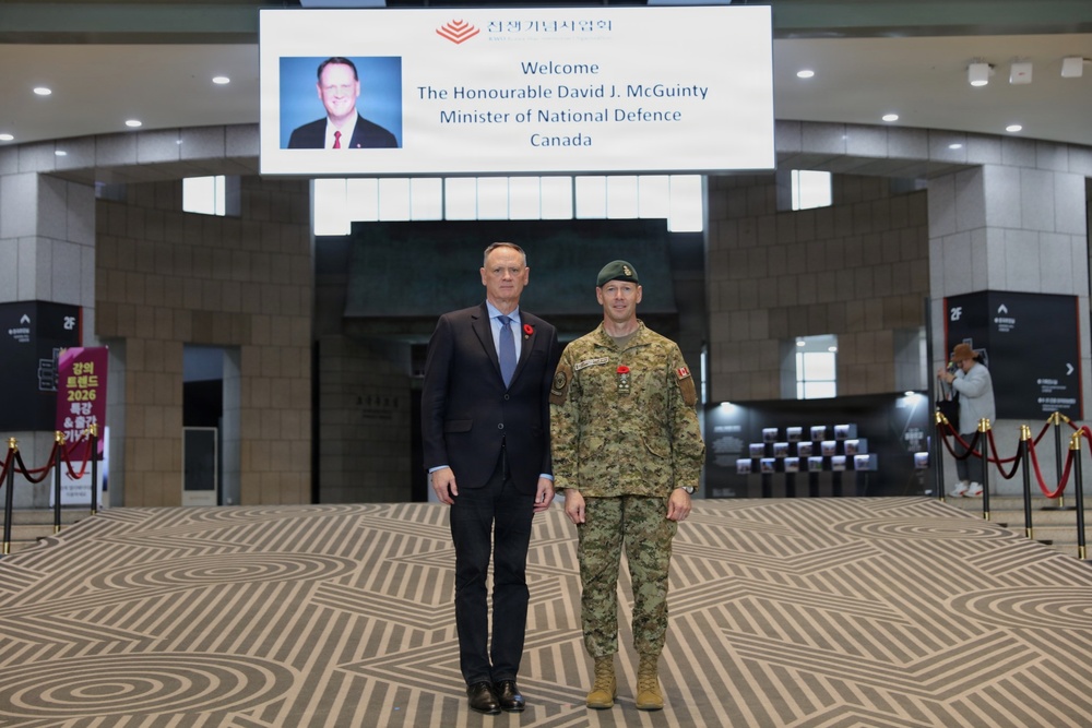Canadian Minister of National Defence Visits the War Memorial of Korea