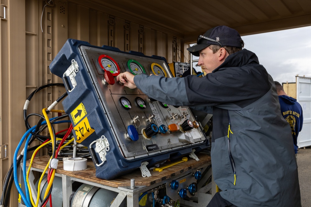 Underwater Construction Team One Dives at NAVSTA Rota