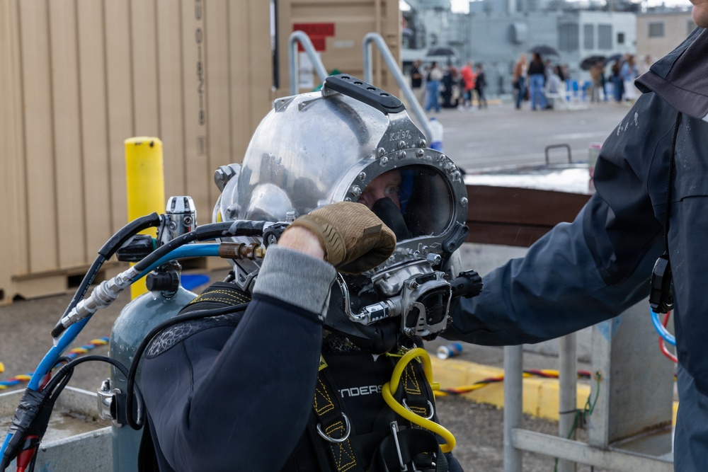 Underwater Construction Team One Dives at NAVSTA Rota