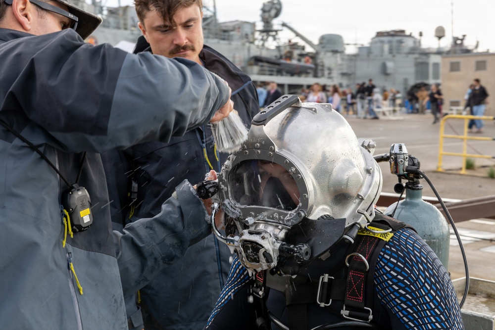 Underwater Construction Team One Dives at NAVSTA Rota