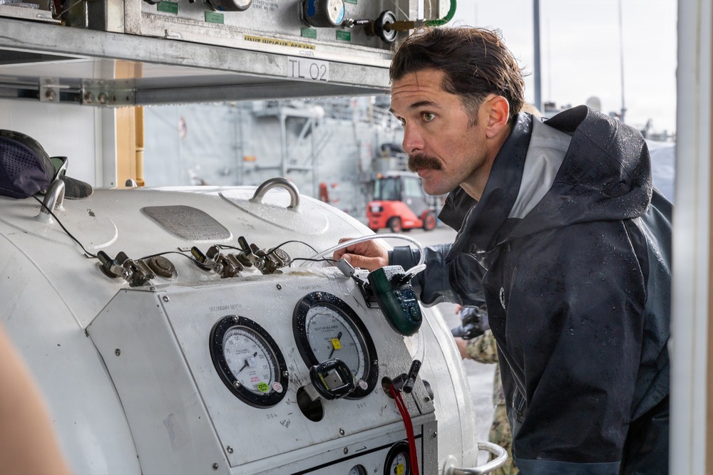 Underwater Construction Team One Dives at NAVSTA Rota