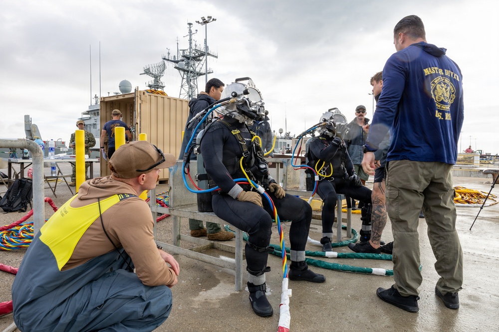 Underwater Construction Team One Dives at NAVSTA Rota