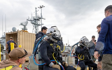 Underwater Construction Team One Dives at NAVSTA Rota