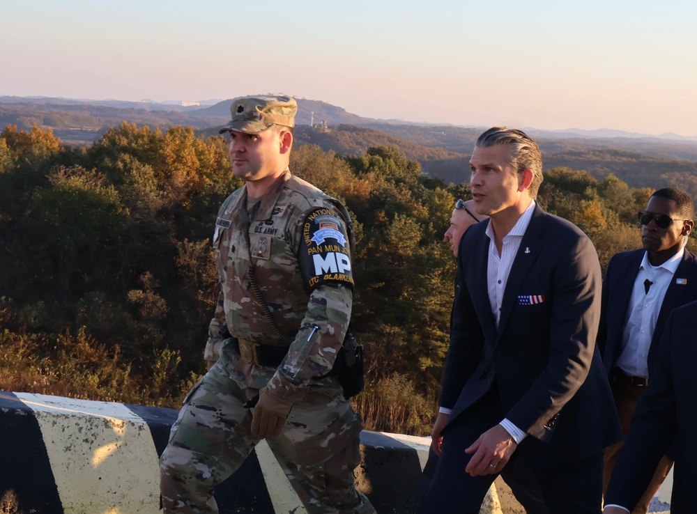 SECWAR Visits Korean DMZ