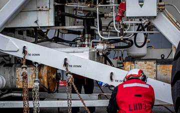 USS Kearsarge Conducts Crash And Salvage Drill