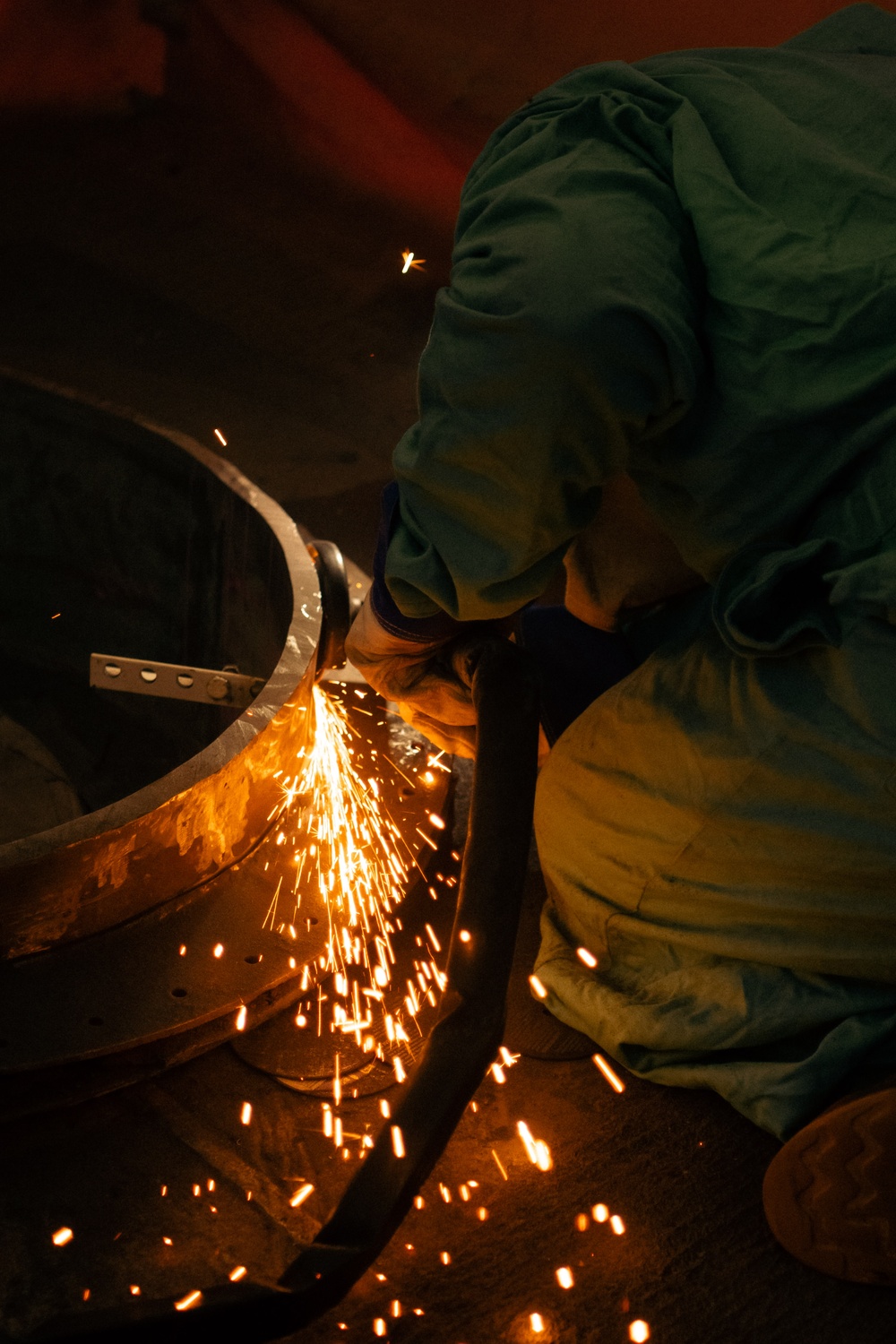 Ronald Reagan Sailors Work With Contractors to Prepare the Mast and Island