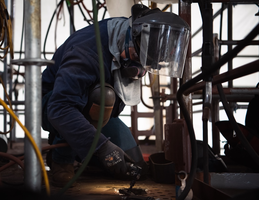 Ronald Reagan Sailors Work With Contractors to Prepare the Mast and Island
