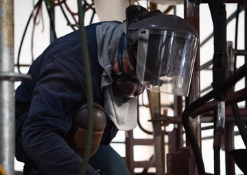 Ronald Reagan Sailors Work With Contractors to Prepare the Mast and Island