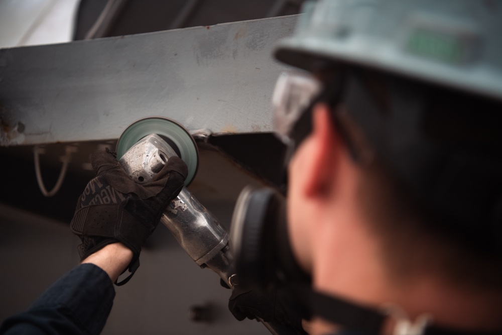 Ronald Reagan Sailors Work With Contractors to Prepare the Mast and Island