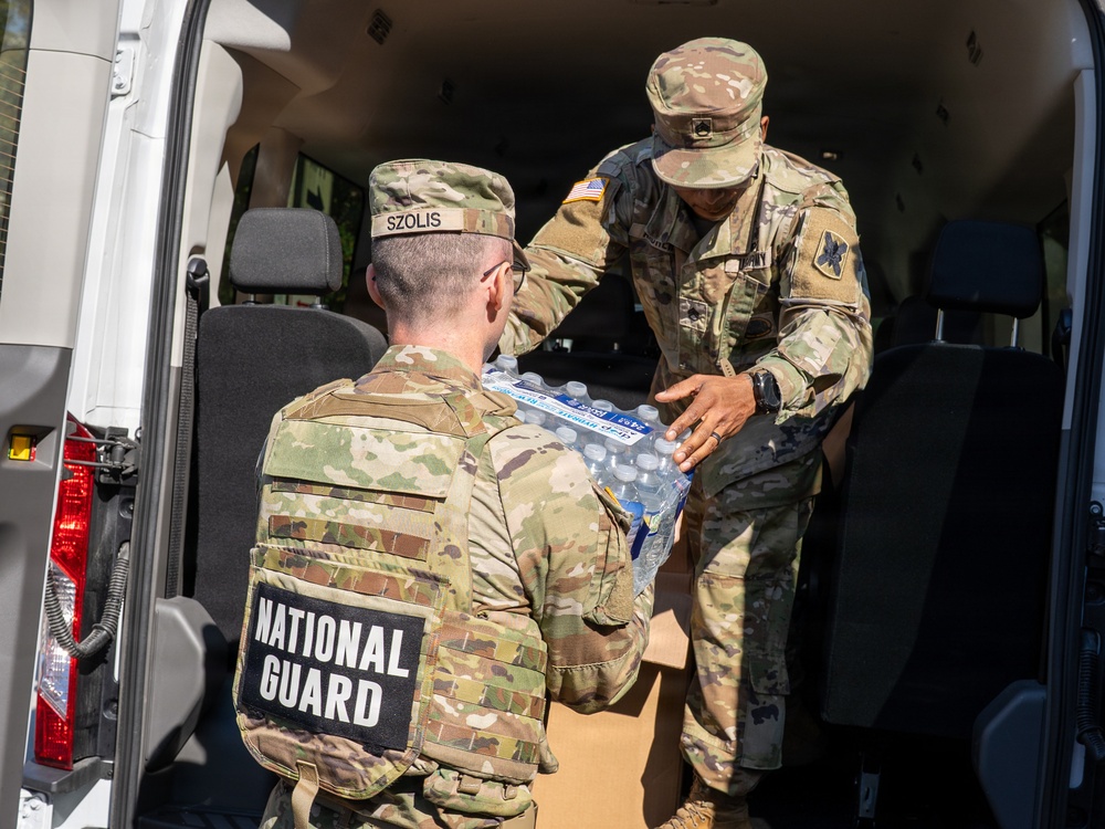 Soldiers drop off lunch