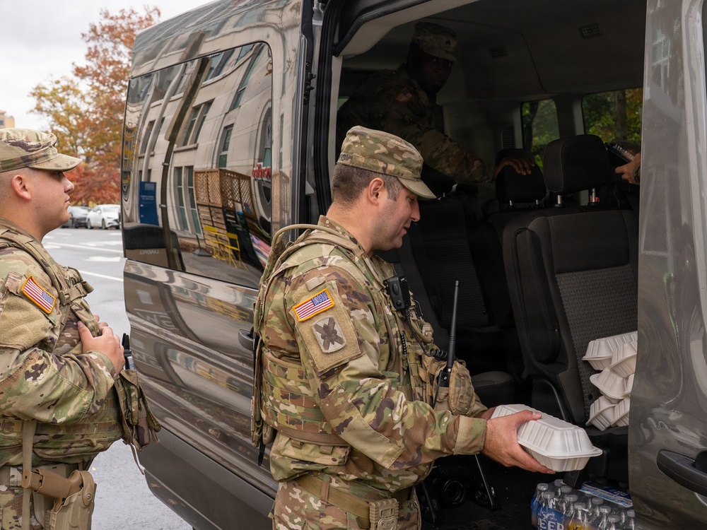 Soldiers drop off lunch