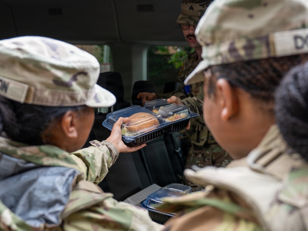 Soldiers drop off lunch