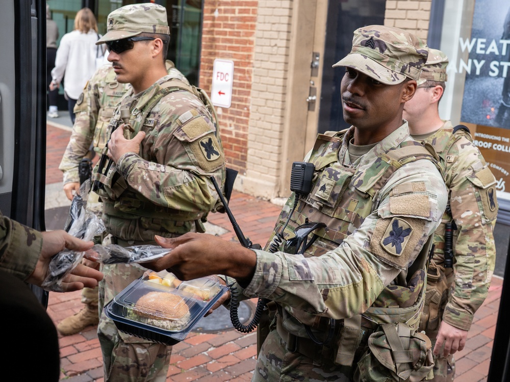 Soldiers drop off lunch