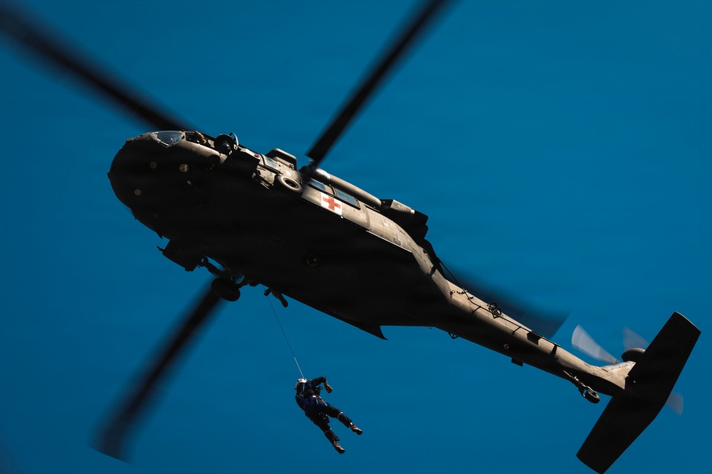 Washington National Guard dustoff crew trains for high-rise disasters with Seattle Fire rescue team