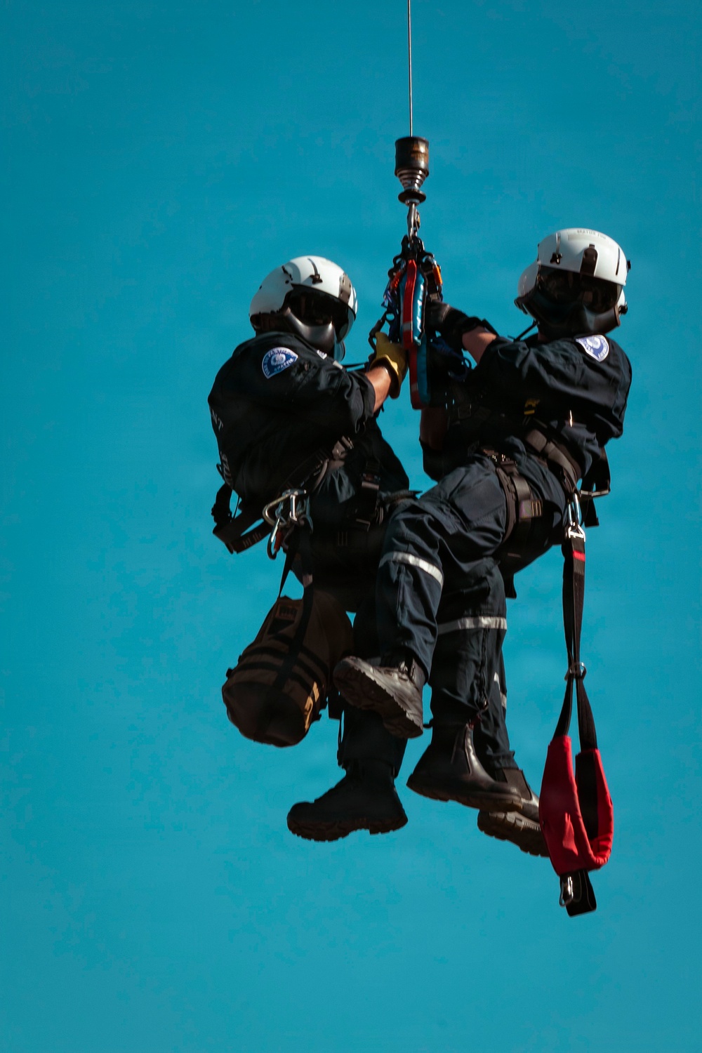 Washington National Guard dustoff crew trains for high-rise disasters with Seattle Fire rescue team