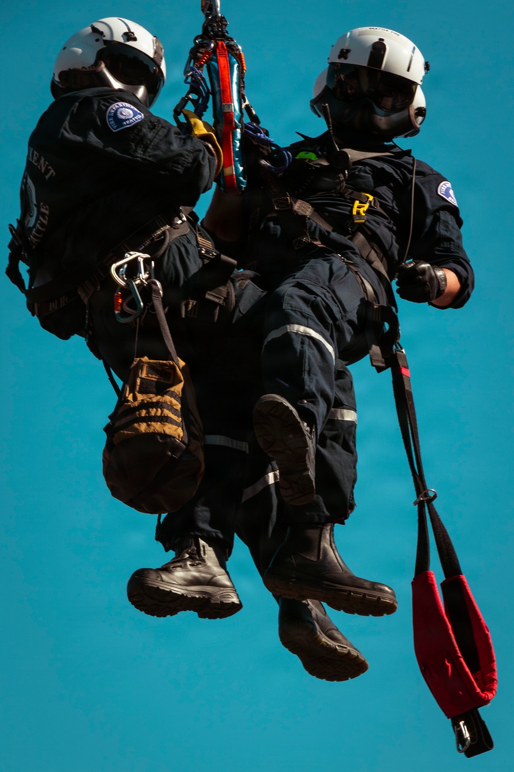Washington National Guard dustoff crew trains for high-rise disasters with Seattle Fire rescue team