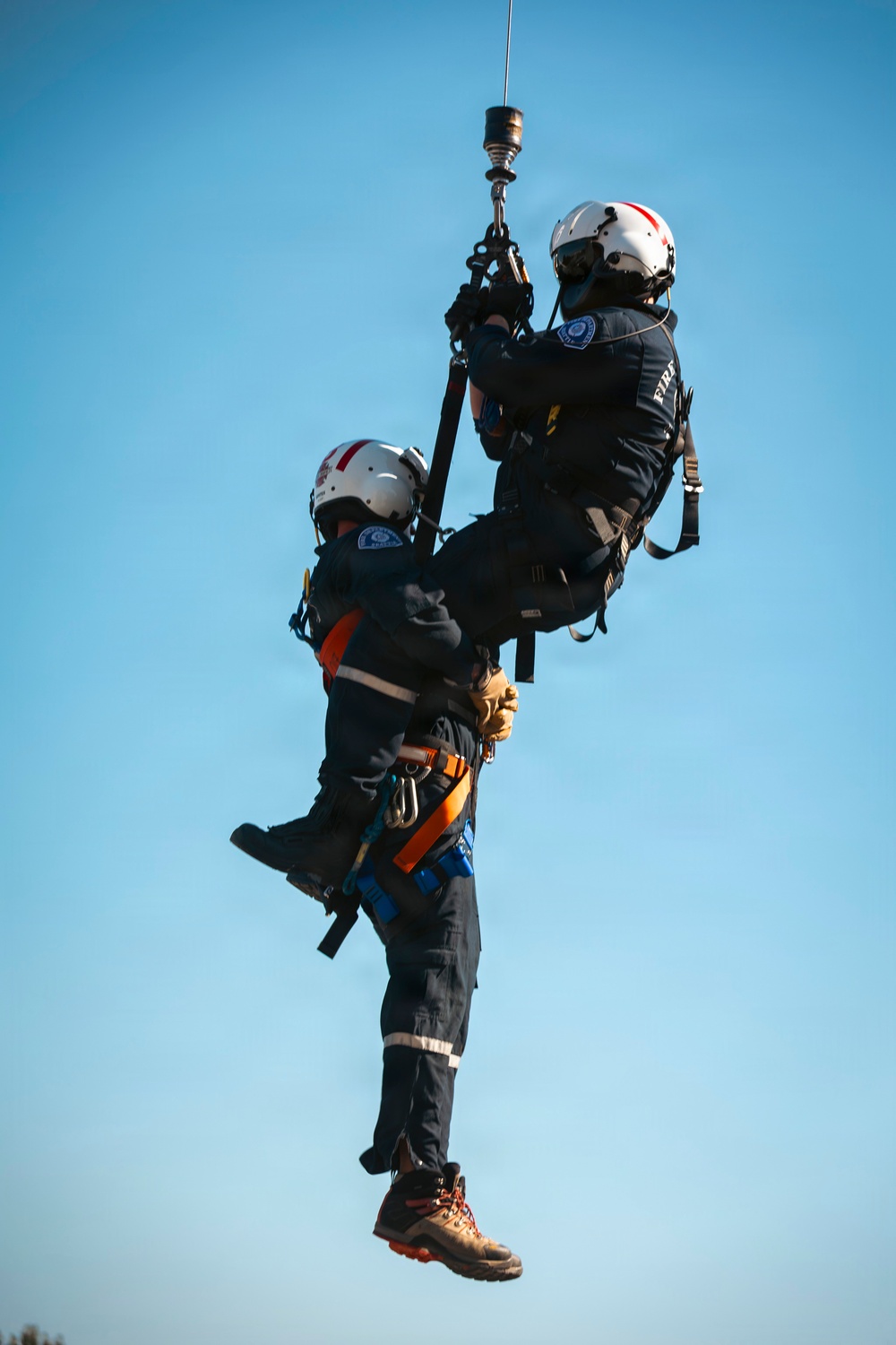 Washington National Guard dustoff crew trains for high-rise disasters with Seattle Fire rescue team