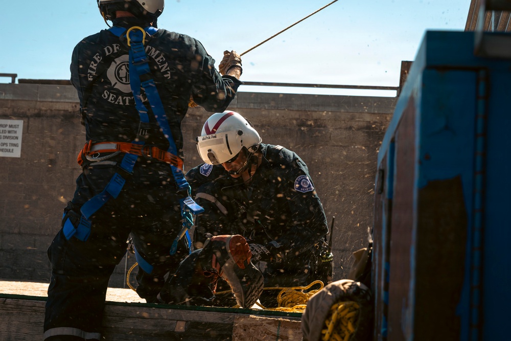 Washington National Guard dustoff crew trains for high-rise disasters with Seattle Fire rescue team