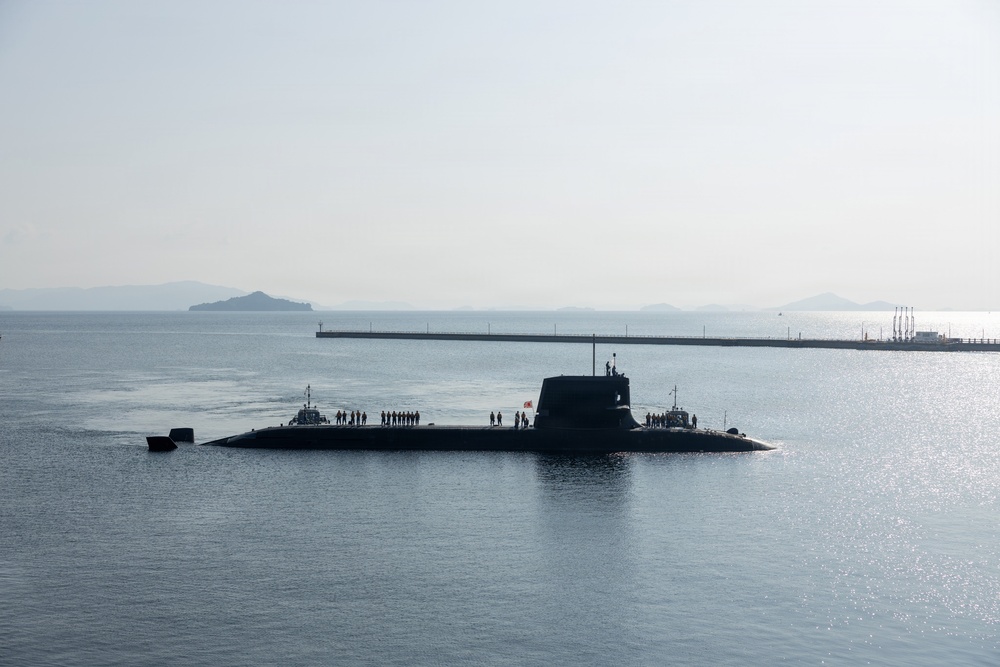 Submarine resupply: JMSDF JS Unryu visits MCAS Iwakuni