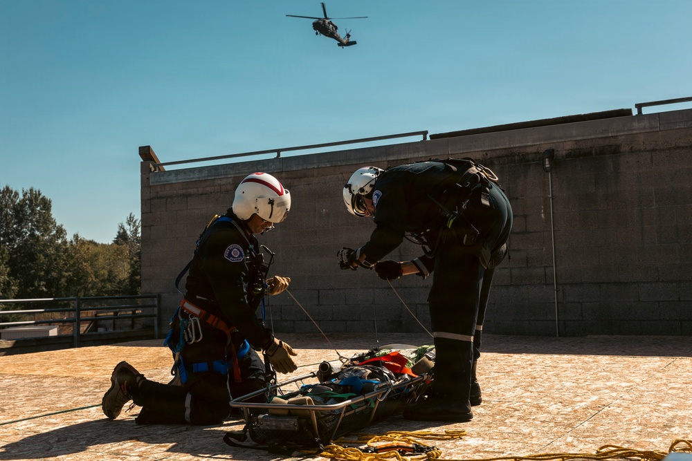 Washington National Guard dustoff crew trains for high-rise disasters with Seattle Fire rescue team