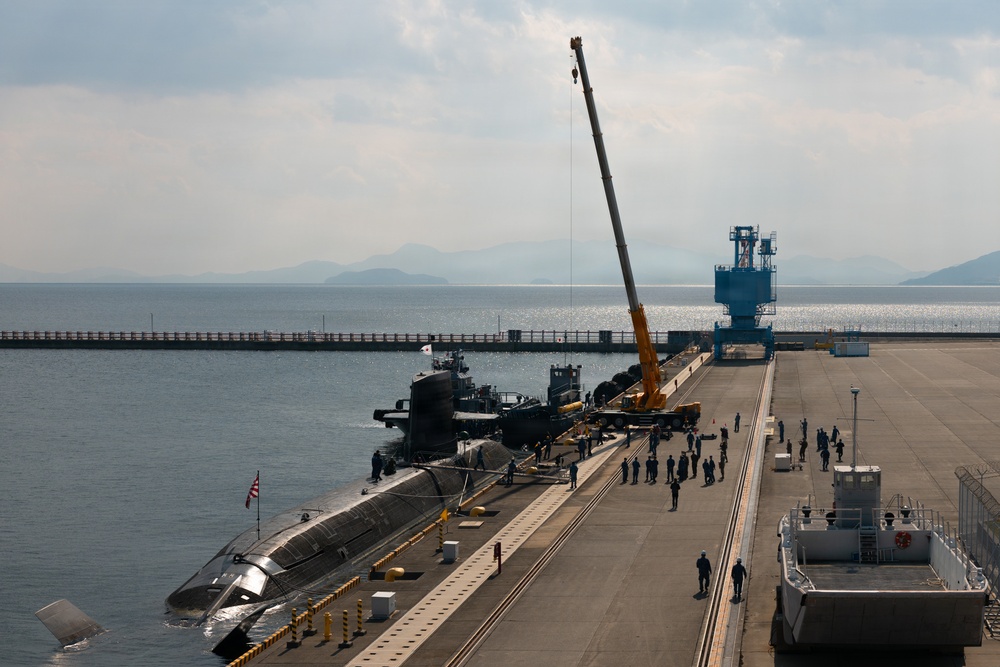 Submarine resupply: JMSDF JS Unryu visits MCAS Iwakuni