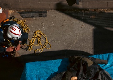 Washington National Guard dustoff crew trains for high-rise disasters with Seattle Fire rescue team