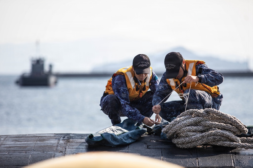 Submarine resupply: JMSDF JS Unryu visits MCAS Iwakuni