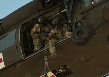 Washington National Guard dustoff crew trains for high-rise disasters with Seattle Fire rescue team