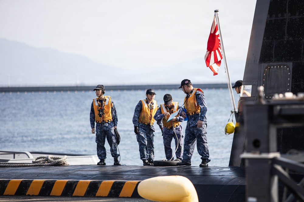 Submarine resupply: JMSDF JS Unryu visits MCAS Iwakuni
