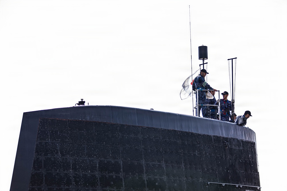 Submarine resupply: JMSDF JS Unryu visits MCAS Iwakuni