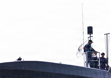 Submarine resupply: JMSDF JS Unryu visits MCAS Iwakuni
