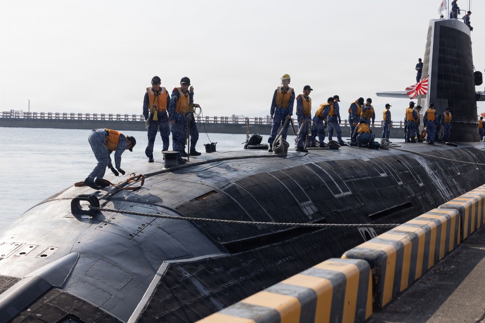 Submarine resupply: JMSDF JS Unryu visits MCAS Iwakuni