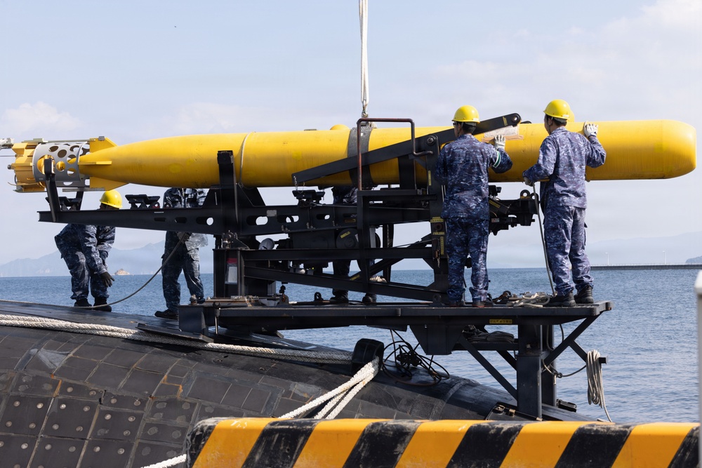 Submarine resupply: JMSDF JS Unryu visits MCAS Iwakuni